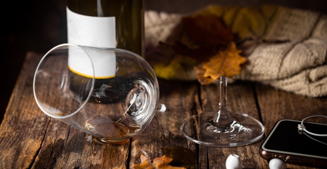 Broken wine glass 2025 01 09 03 26 17 utc min