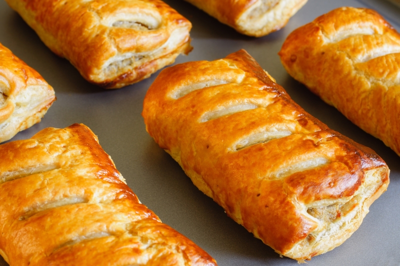 Pork sausage rolls in puff pastry 2024 09 17 17 07 26 utc min